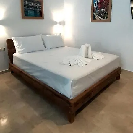 4 Seasons Villas & Suites - Psaltis Street Aparthotel Ándros