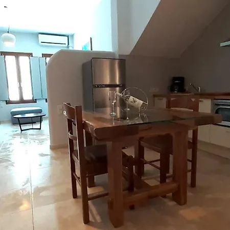 4 Seasons Villas & Suites - Psaltis Street Aparthotel Ándros