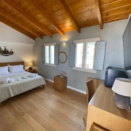 4 Seasons Villas & Suites - Psaltis Street Aparthotel