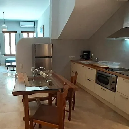 4 Seasons Villas & Suites - Psaltis Street Aparthotel