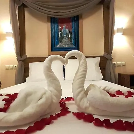 4 Seasons Villas & Suites - Psaltis Street * Ándros