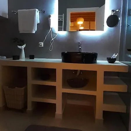 Aparthotel 4 Seasons Villas & Suites - Psaltis Street Ándros
