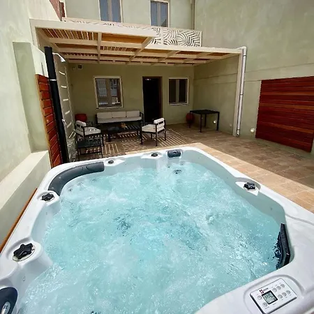 4 Seasons Villas & Suites - Psaltis Street Aparthotel
