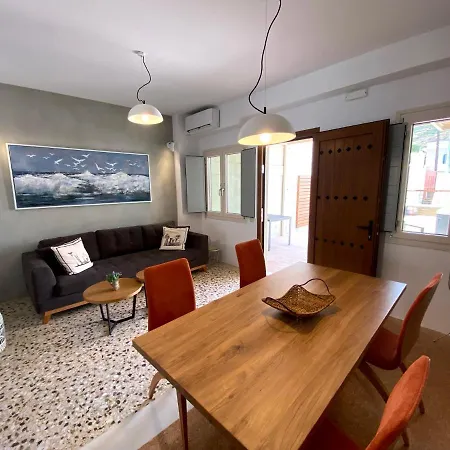 4 Seasons Villas & Suites - Psaltis Street Aparthotel